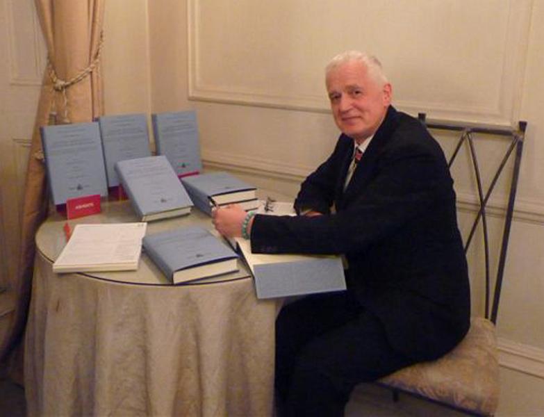 DerekMassarella3.jpg - Derek Massarella signing copies of his new book, - Japanese Travellers in Sixteenth-Centry Europe. (Dec 2012)
