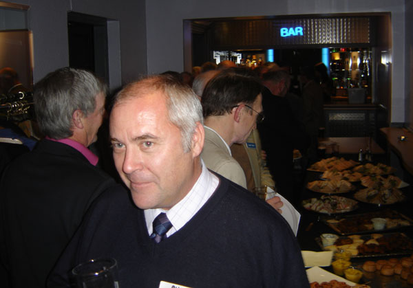Nov06014.jpg - Philip Bartholomew.