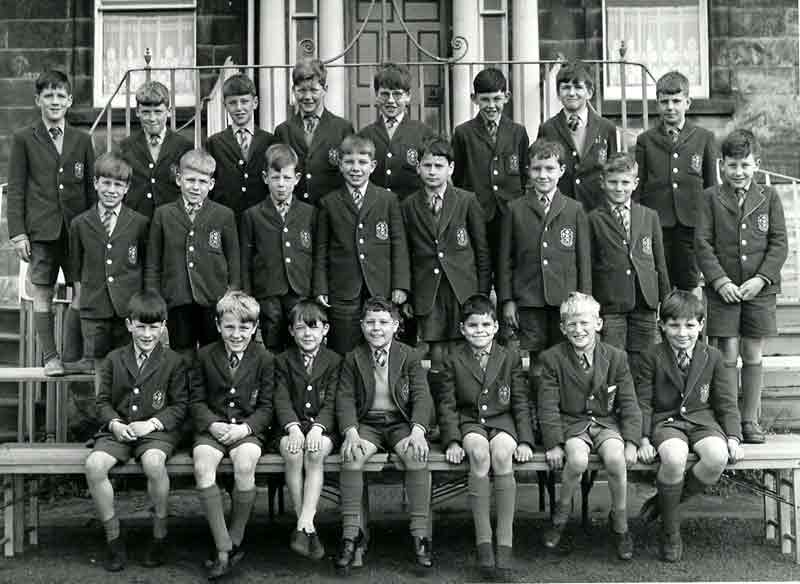 Class-Photo-1960.jpg - Back Row: - Maurice Dougan, Charles Kerr, Barry Smith, ?,  ?,  Brian Potter,  Alexander Jedrosz ,  ?.  Second Row - ?, ?, Mike McEwan, ?, Roman Miedzybrodzki, ?, ?, ?. Adrian L'Estrange, ?, Ricky Czarnota, ? Macari, Donald Somerville, Stephen Turnbull, ?.