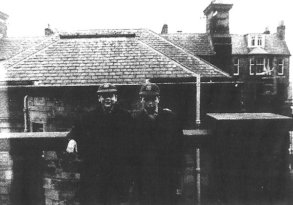 Friends.jpg - This photo was taken on a trip to the zoo. Mark Moore and the other American guy Jimmy B?