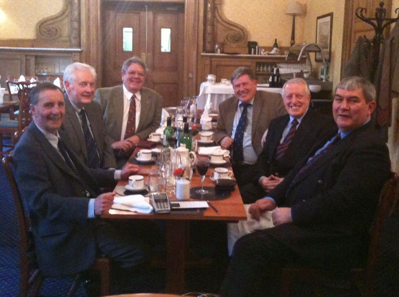 15mar11a.jpg - Roddy Zentil (53-63), Bill Parry (54-65), Chris Barlow (56-62), Lindsay Wilson (53-64), Paul Gunn (56-63), Charlie Duthie (57-63). Lunch at the Royal Scots Club