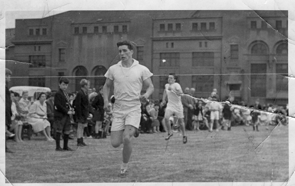 IMG_0002.jpg - Roddy Zentil winning the 440 yards in 1962.